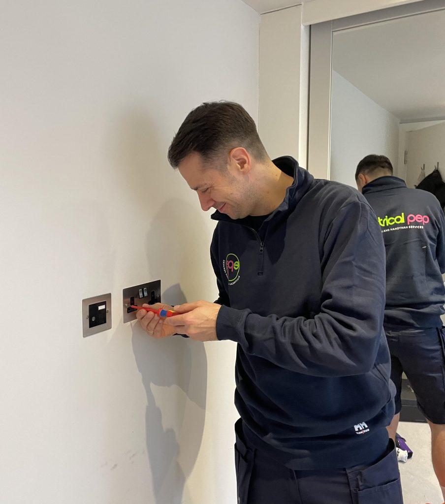 Electrical pep Installing a plug socket